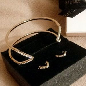 Victories Serect Earring & Cuff Bracelet Set